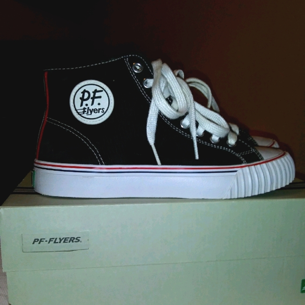 Unisex PF Flyer Sz 6 M or 7.5 W